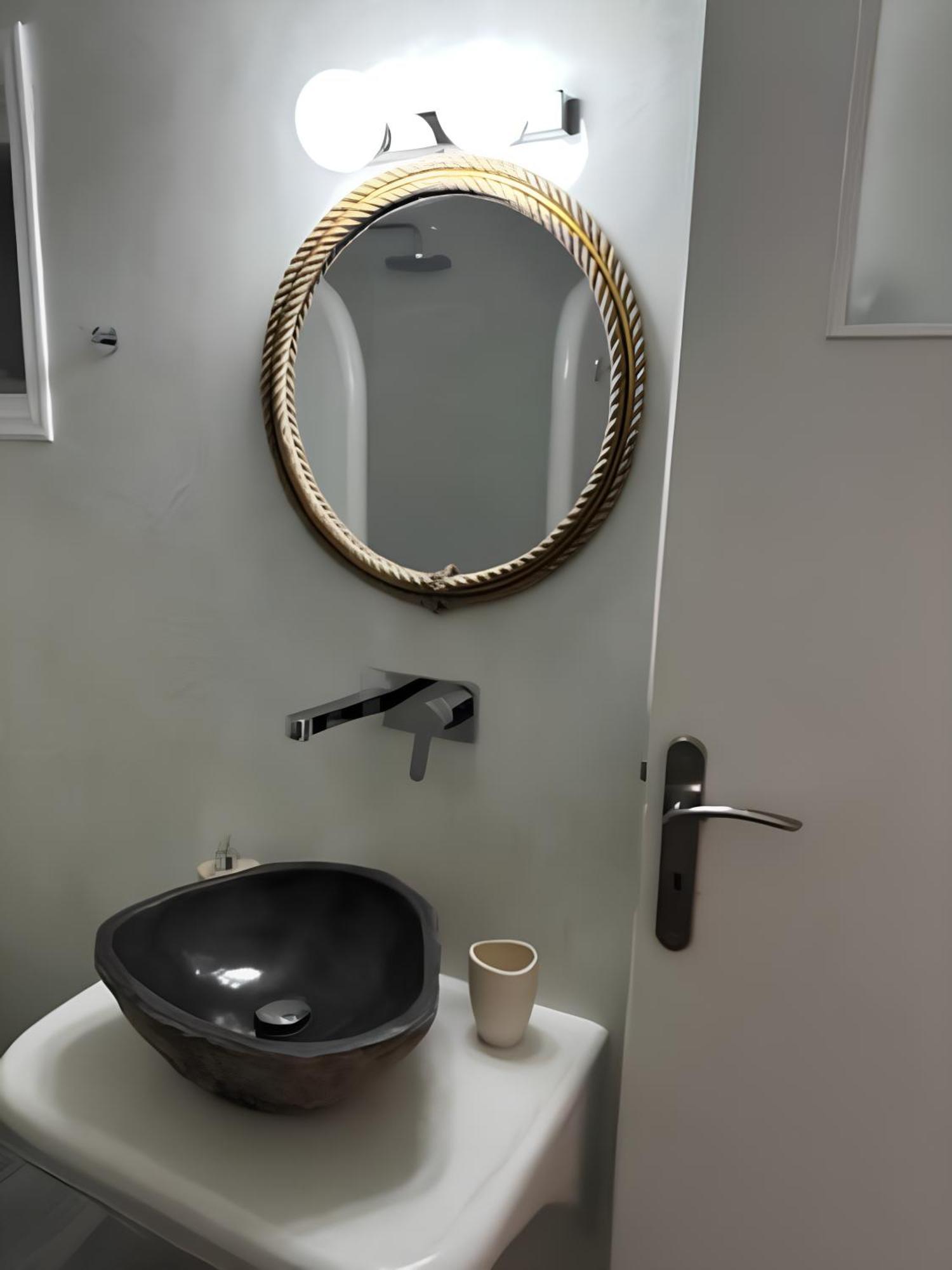 Vinas Place City Center Тира Экстерьер фото